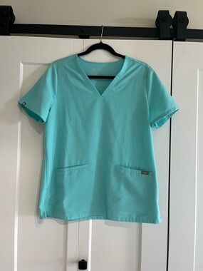 FIGS Casma Size M Neon Blue